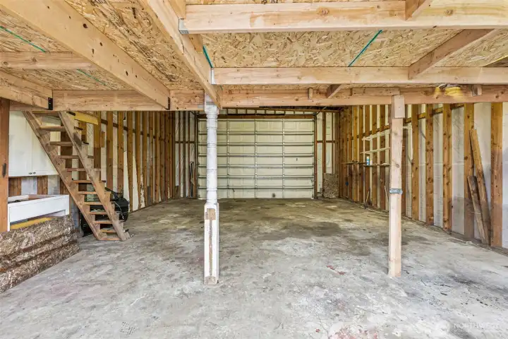 24'x30' shop/garage/adu potential.