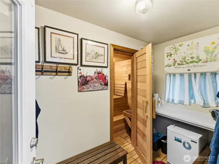 Saune entry room.