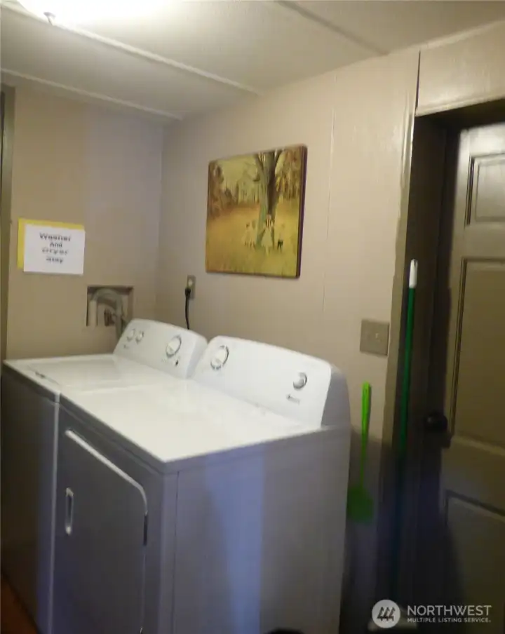 Utility Room Washer & Dryer Stay