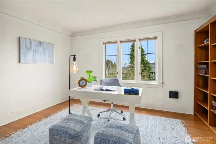 2nd beroom with walk-in closet.