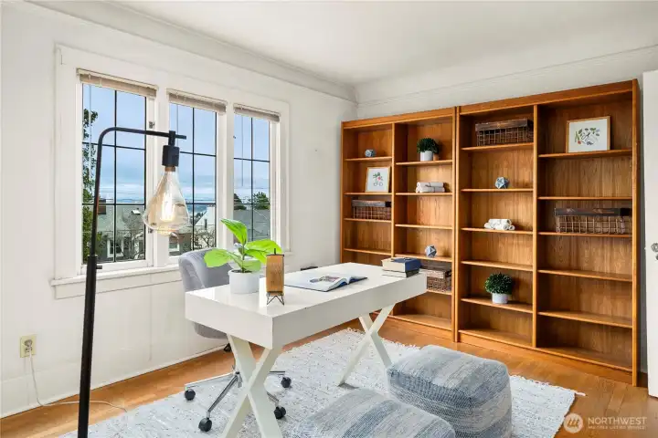 beautiful wood bookshelves stay!