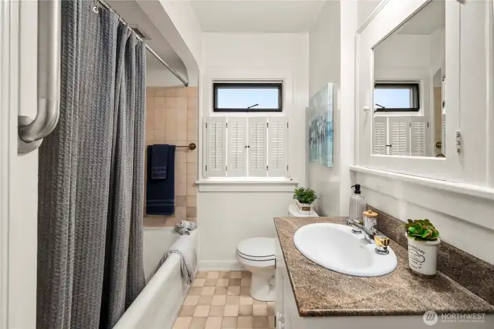 Updated bathroom with tub/shower combo.