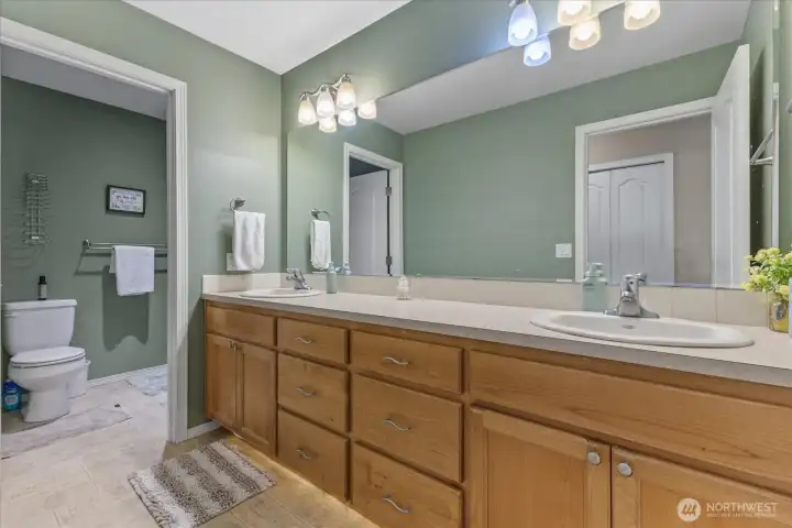 upstairs full bathroom