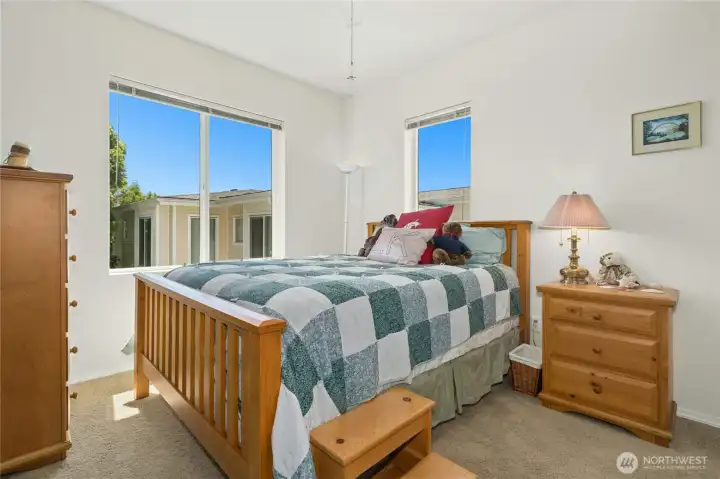 Second bedroom.