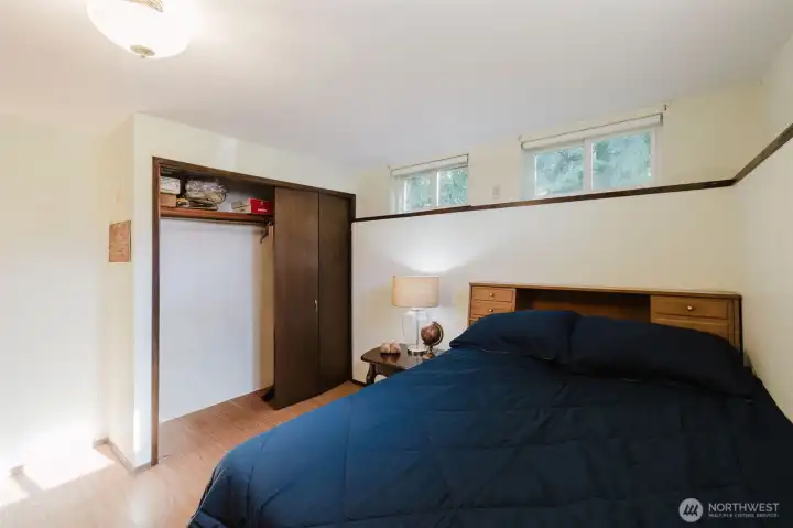 Additional finished room with closet