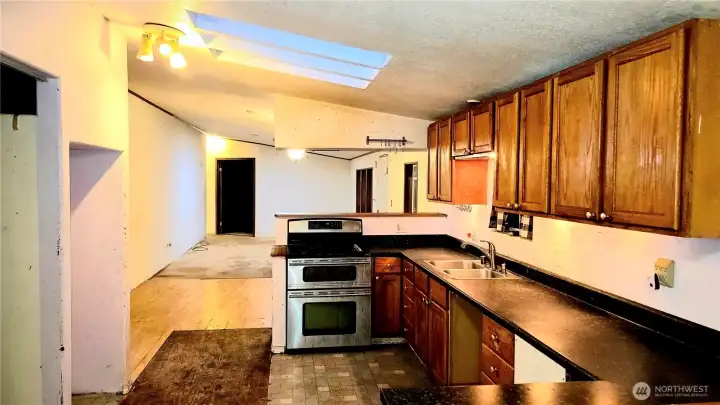 Skylights & Vaulted Ceiling Skylights & Vaulted Ceiling