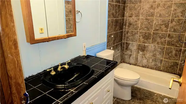 2nd Bathroom 2nd Bathroom