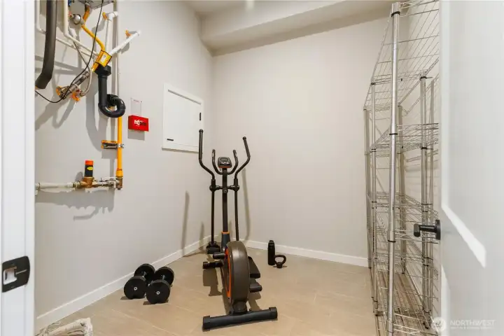 Bonus/Storage room that could be used as a gym area Bonus/Storage room that could be used as a gym area