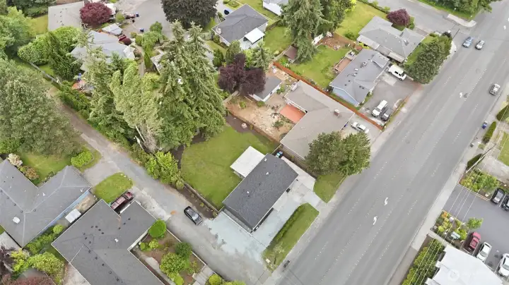 Last 30 ft is second parcel included in sale. Maybe future development