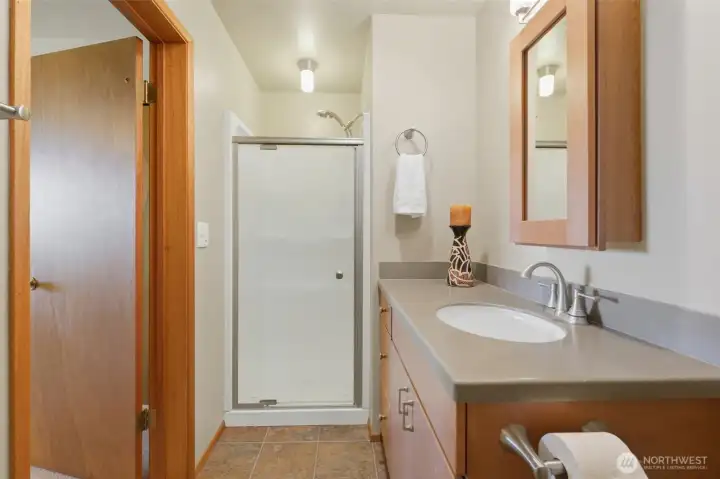 Primary ensuite 3/4 bath