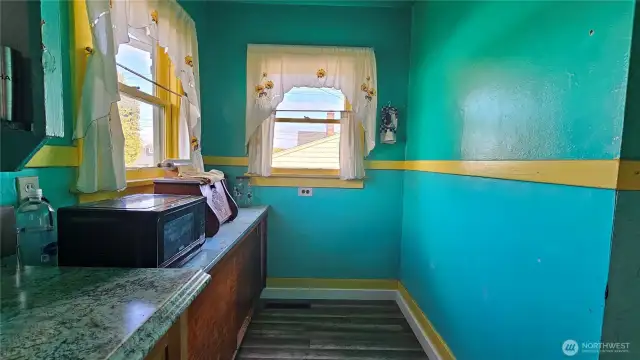 dinette joins kitchen