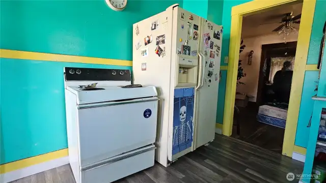 frig stays stove stays but may not entirely work