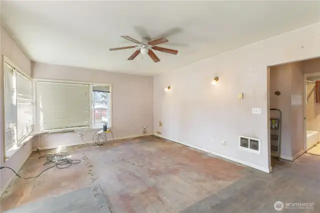 1140 Sq Feet