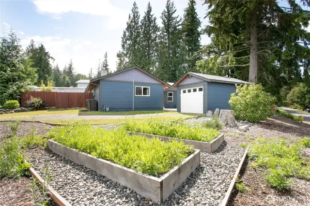 Garden beds are ready for you!