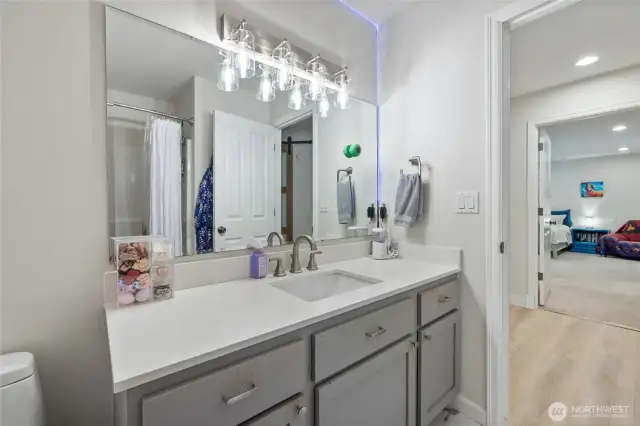 2 Full Bathroom