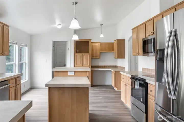 Large open kitchen with plenty of light and large windows.