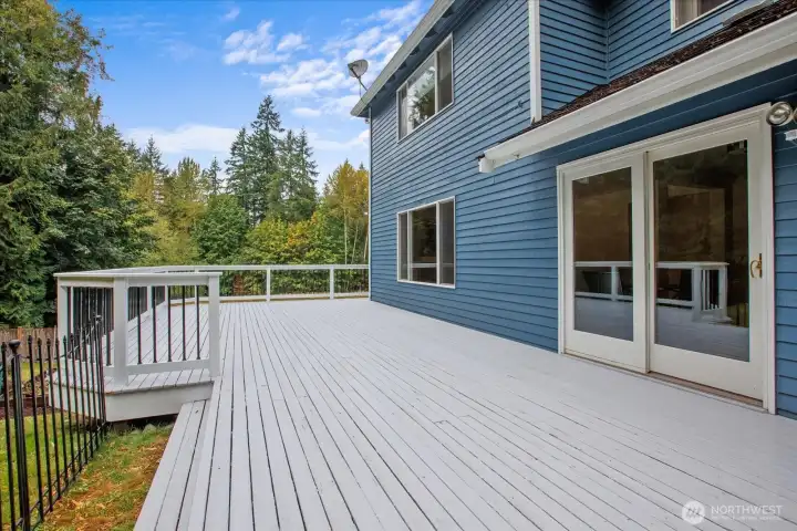 Expansive Deck