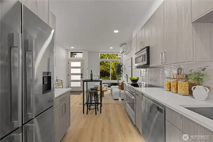 Photos are of a similar model for illustrative purposes.