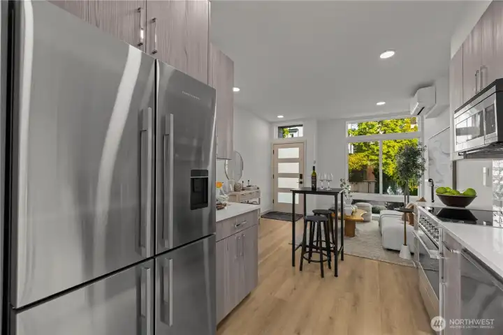 Photos are of a similar model for illustrative purposes.