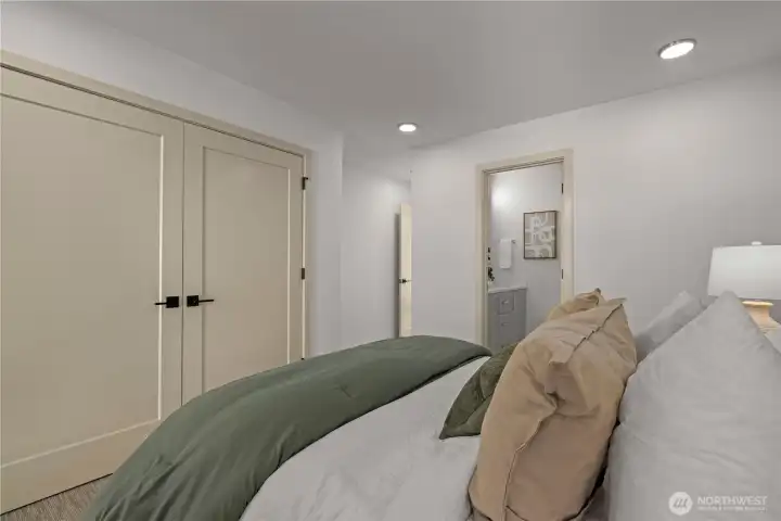 Photos are of a similar model for illustrative purposes.