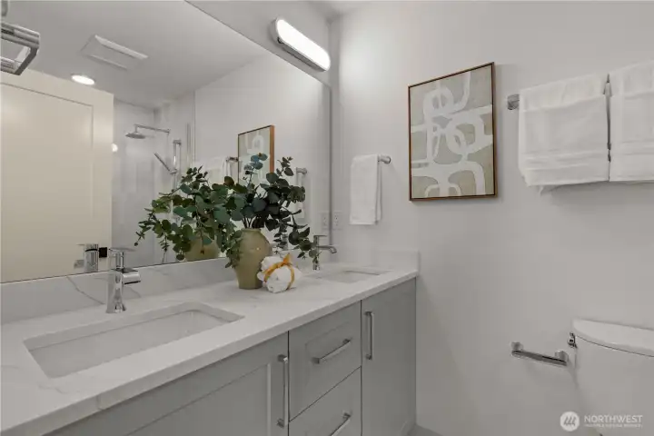 Photos are of a similar model for illustrative purposes.