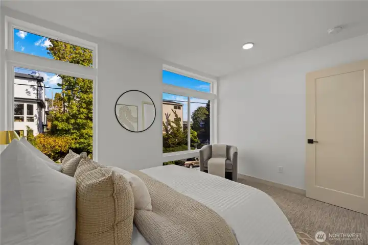 Photos are of a similar model for illustrative purposes.