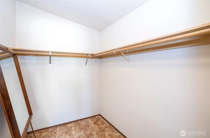 Spacious walk-in closet in primaary