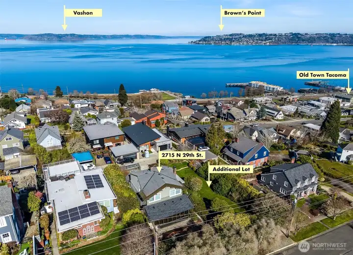 What a fabulous location! Just a short stroll into Old Town's charming commercial district.  Also easy access to the waterfront.