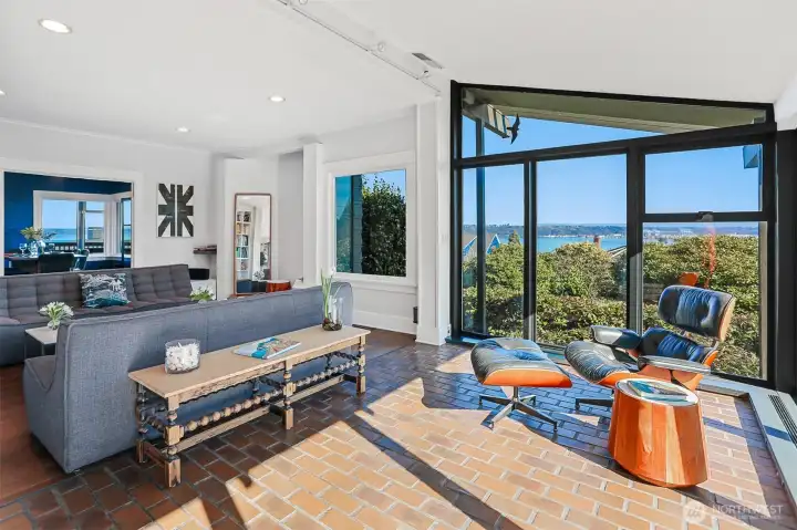 Bright and open, the extra lounge area flows into the living room enjoying water and territorial views.