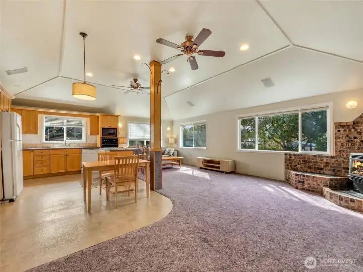 Kitchen/living room