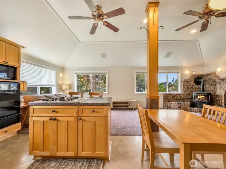 Kitchen seating area