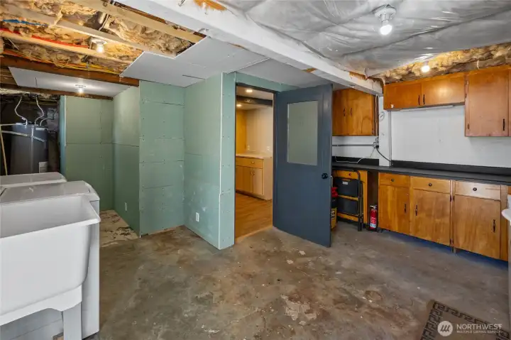 Shop/separate laundry for downstairs