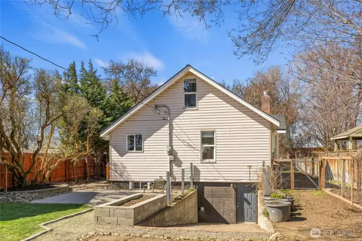 Oustide access to basement space