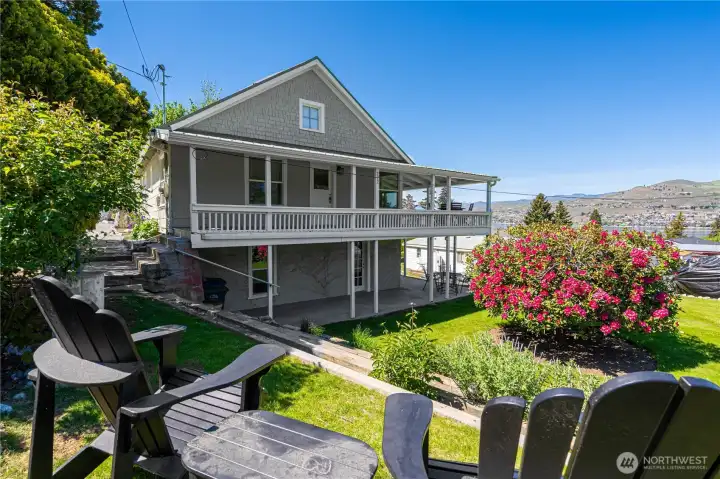 Lakeside location on this beautiful home