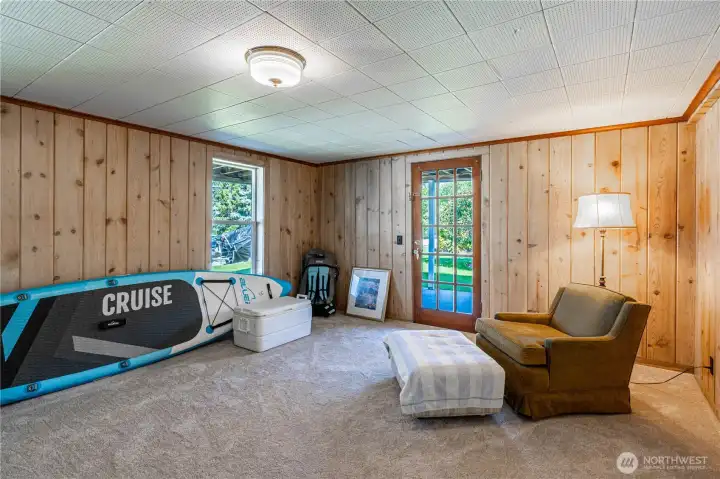 Lower level living with walkout