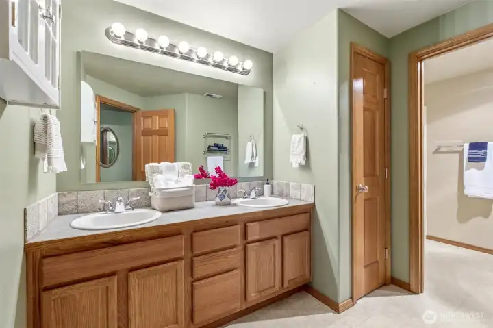 2nd Bathroom