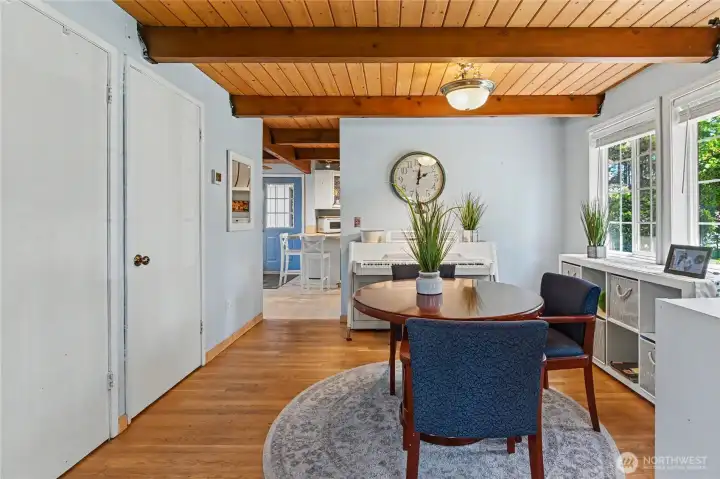 Dining to kitchen.