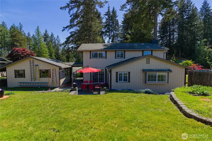 Oversized backyard has it all!