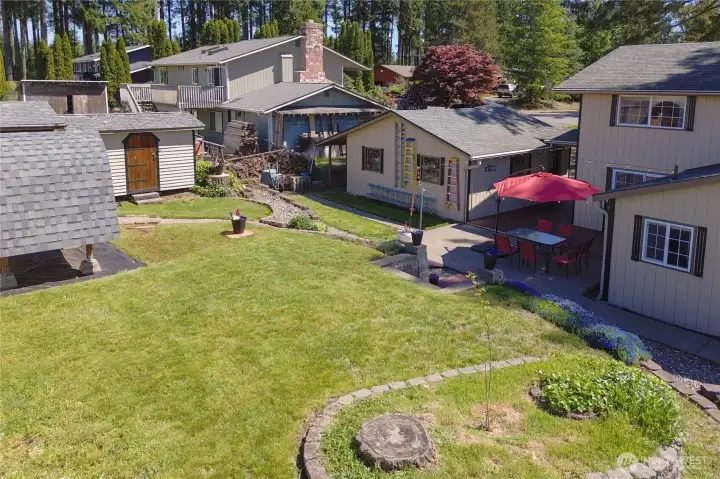 Additional angle of the backyard.