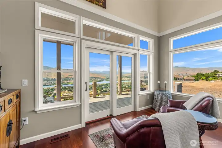 Expansive View Windows