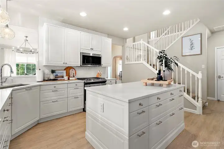 At the heart of the home, the kitchen offers exceptional flow to the gathering rooms & outdoor living area.
