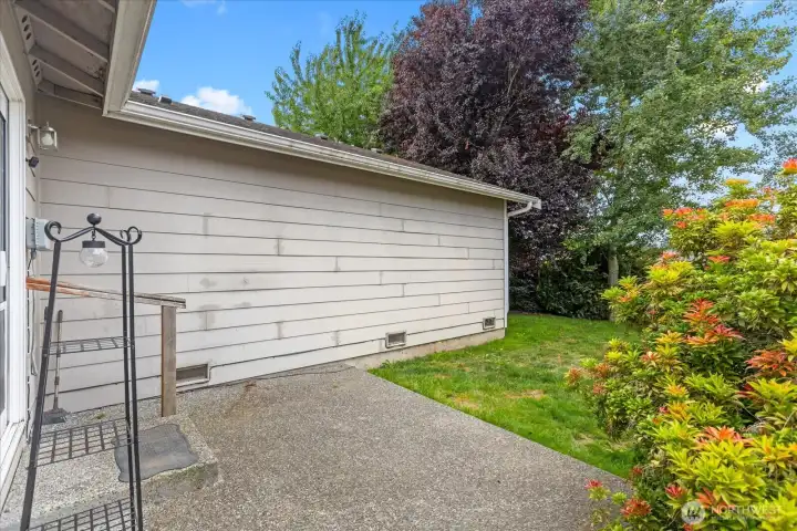 Back patio for BBQs & relaxation.