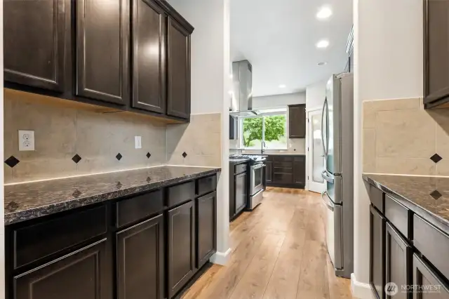 Kitchen & Butler's Pantry