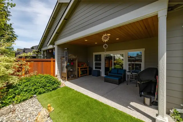 The landscaping and fence are maintained by the HOA.  The dues are currently at $200 a month.  This includes maintenance of the park and clubhouse.