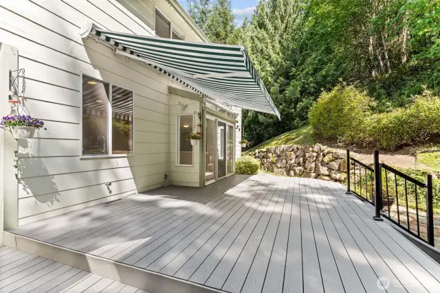 Large deck, perfect for entertaining!.
