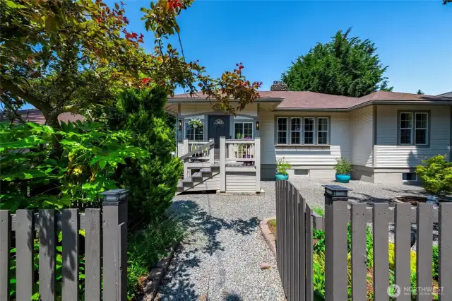 Enjoy effortless access to the heart of Mount Vernon—this home is just minutes from the vibrant downtown scene, where you’ll find locally loved restaurants, charming boutiques, coffee shops, the historic Lincoln Theatre, and year-round community events.