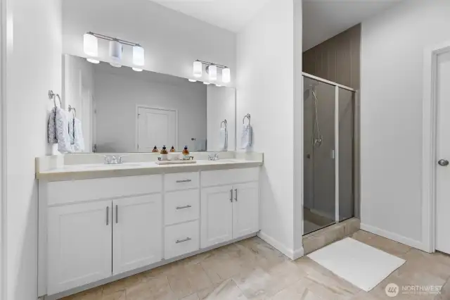Dual Sinks in Primary Suite