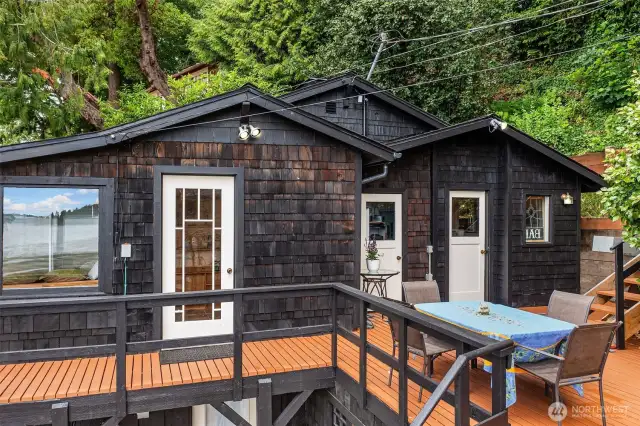 Windows and deck are oriented around maximizing the view, while the back of the house has the kitchen and is all business. Or is that the front of the house and the back of the house is where the view are? You get to decide.