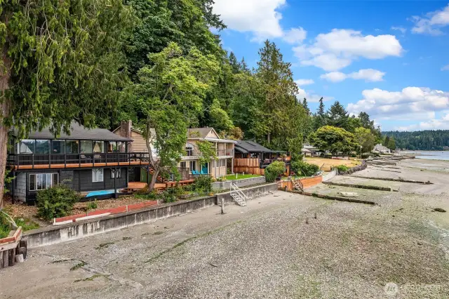 A tight-knit community where everyone shares in the amazing views.