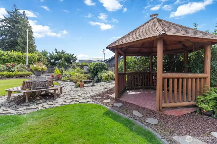 gazebo, great for a hot tub